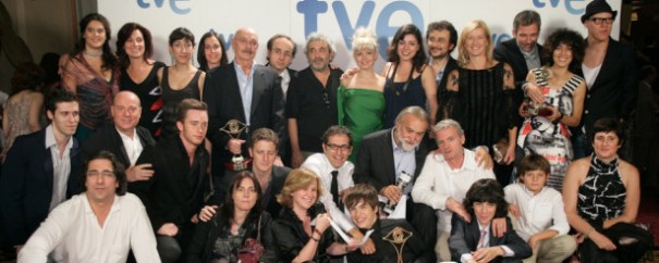 Foto de familia de los galardonados en los Premios ATV