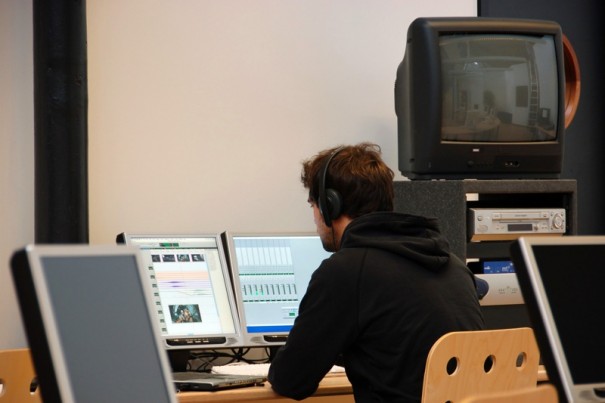 student am videoarbeitplatz