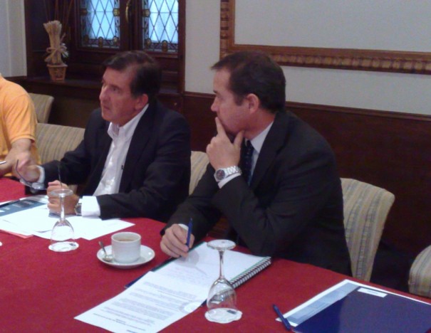 Ricardo García Vicente (izda.) y Jose Antonio Ruiz de Olano (dcha.), presidente y director general de Teveo
