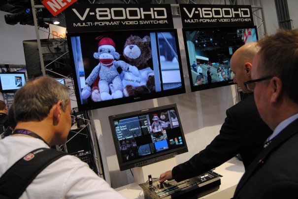 La versatilidad del nuevo V-800HD sorprende en el stand de Roland en NAB