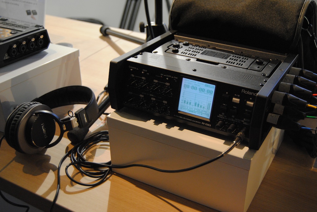 Pedir prestado Universidad público Roland Systems Group presenta un grabador y mezclador de 8 canales R-88