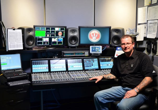 John Rootes, ingeniero de audio en Maple Leaf Sports + Entertainment (MLSE) , con la SSL CL10
