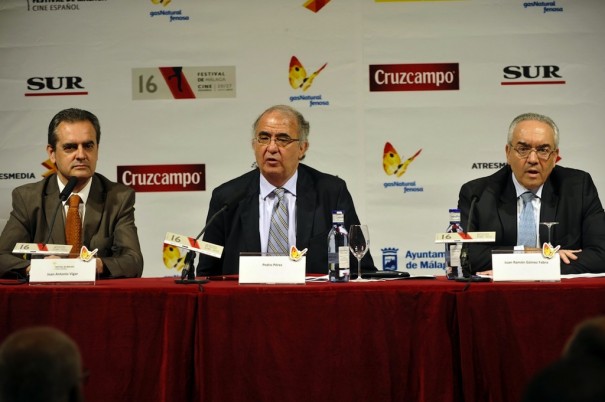 Pedro Pérez, presidente de FAPAE; junto al presidente de FECE, Juan Ramón Gómez Fabra, y el director del Festival de Málaga, Juan Antonio Vigar (Foto: Pipo Fernández)