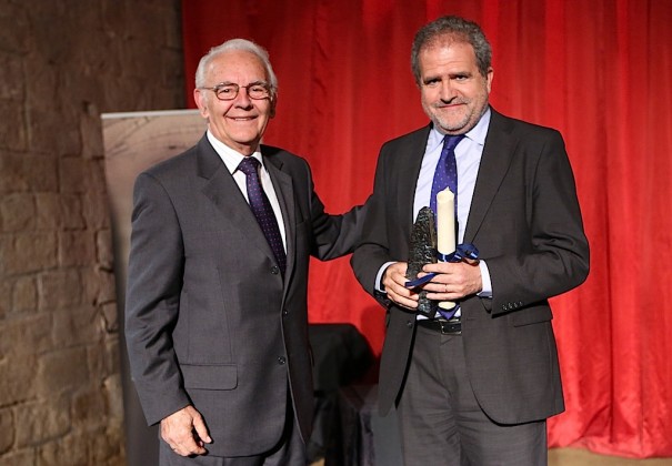 Entrega del Premio Connexió a Pere Vila