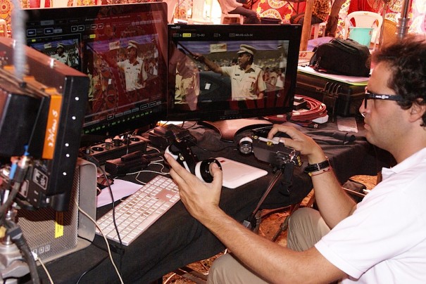 Enrique Criado, de Enxebre, en el set de control 3D en el rodaje de 'Zapatlela 2 3D'