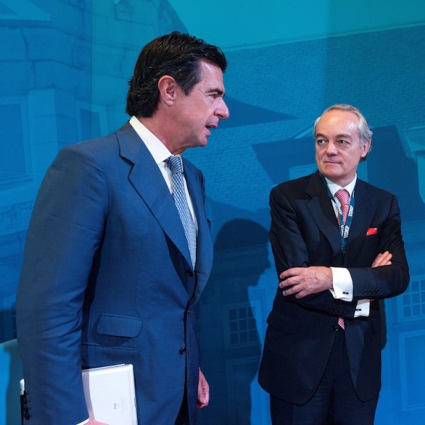 El ministro de Industria, Energía y Turismo, José Manuel Soria, junto al presidente de Ametic, José Manuel de Riva