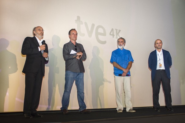 Alberto de Prada, José Morillas y Juan Carlos González, del equipo técnico técnico del documental, junto a Ignacio Corrales, director de TVE