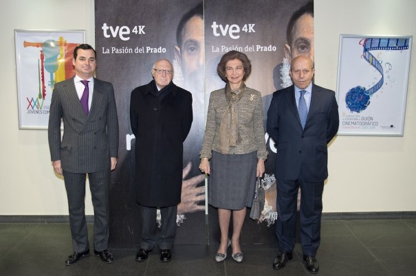 Leopoldo González-Echenique, presidente de RTVE; José Pedro Pérez-Llorca, presidente del Real Patronato del Museo del Prado; la Reina Sofia; y José Ignacio Wert, ministro de Educación, Cultura y Deporte, en la presentación de 'La Pasión del Prado' en 4K