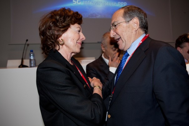 El presidente de SES Astra Ibérica,  Luis Sánchez-Merlo, junto a Neelie Kroes, vicepresidenta de la Comisión Europea como comisaría de Agenda Digital