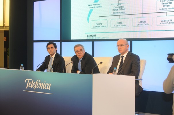  En la imagen de izquierda a derecha: José Mª Álvarez-Pallete, consejero delegado de Telefónica; César Alierta, presidente de Telefónica y Ángel Vilá, director de Finanzas y Desarrollo Corporativo de Telefónica, en la presentación de los resultados anuales 2013 de la compañía.  