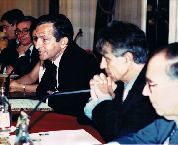Adolfo Suárez en el acto de presentación de la Academia junto a Jesús Hermida, Antonio Mercero y Rafael Ansón, entre otros (Foto: Academia Tv)