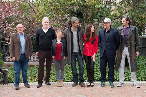 De izquierda a derecha: JAUME ROURES, TIM ROBBINS, MÉLANIE THIERRY, FERNANDO LEÓN DE ARANOA (director), OLGA KURYLENKO, BENICIO DEL TORO y FEDJA STUKAN (Foto: FERNANDO MARRERO)