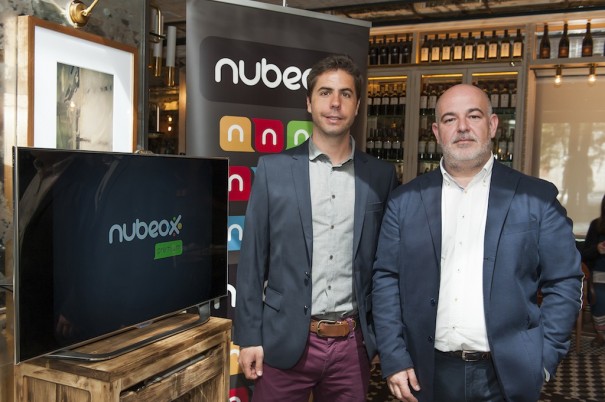 Javier Nuche (izq), director general de ATRESMEDIA Diversificación, y Jesús Moreno, director de NUBEOX. 
