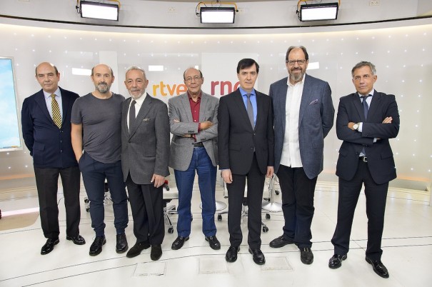 Alfonso Nasarre, director de RNE; Javier Cámara; José Luis Gómez; Francisco Rico, guionista y autor de la adaptación; Rafael Pardo, director de la Fundación BBVA; José Mª Pou; e Ignacio Elguero, director de Programas de RNE en la presentación de 'El Quijote' de RNE