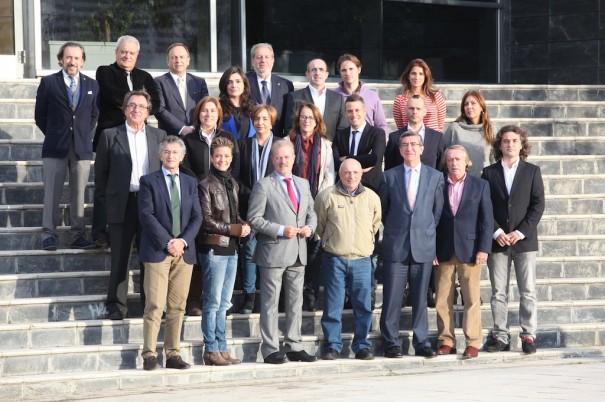 Junta Directiva de la Academia Tv. Pie de foto (de izquierda a derecha de arriba abajo): Fernando Peña, Rafael Galán, Carlos Martín, María Gallego, Jacinto García, Valentín Carrera, Carlos Castel, Macarena Rey. Francisco García Novell, Rosa Díez Urrestarazu, Esperanza Martín, Carme Basté, Enric Company, Pedro Olloqui, Beatriz Maesso. Pepe Quílez, María Casado, Manuel Campo Vidal, Fernando Navarrete, Antonio San José, Tacho de la Calle y Juan Ramón Gonzalo Carballal.