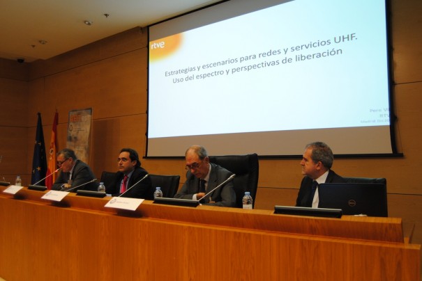 Jornada Estrategias y escenarios para redes y servicios UHF