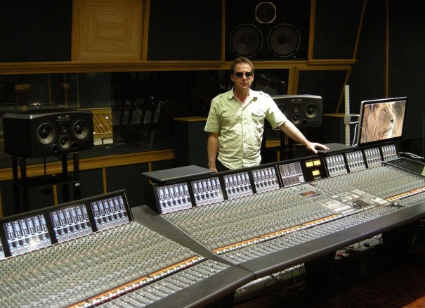 Daryll Heillbrun ante las consolas SSL Duality en Downtown Studios