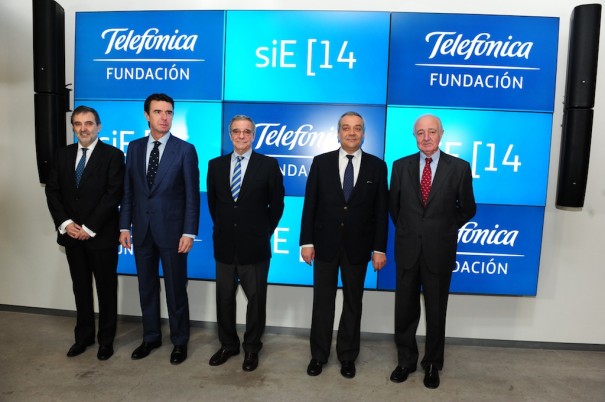  En  la imagen de izquierda a derecha: Luis Miguel Gilpérez, presidente de Telefónica España; José Manuel Soria, ministro de Industria, Energía y Turismo; César Alierta, presidente de Telefónica; Víctor Calvo Sotelo, secretario de Estado de Telecomunicaciones y para la Sociedad de la Información y Emilio Gilolmo, vicepresidente ejecutivo de Fundación Telefónica.