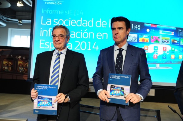  En la imagen César Alierta, presidente de Telefónica junto a José Manuel Soria, ministro de Industria, Energía y Turismo en la presentación del informe La Sociedad de la Información en España 2014.