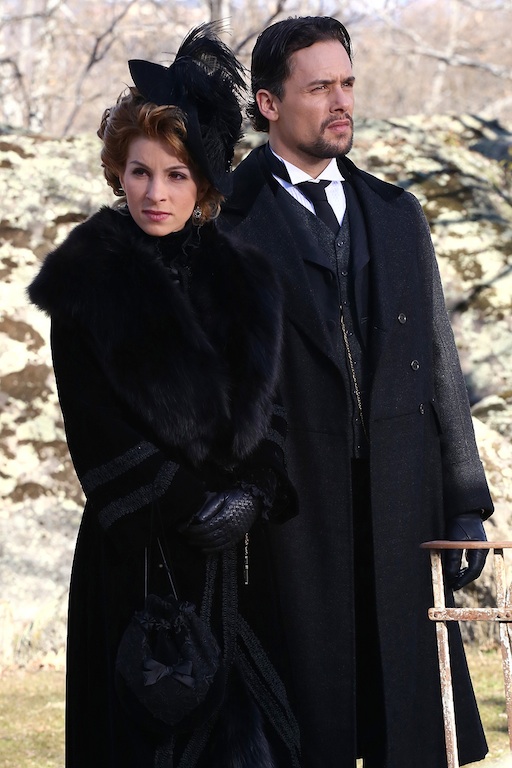 Roger Berruezo e Sara Miquel in 'Acacias 38'