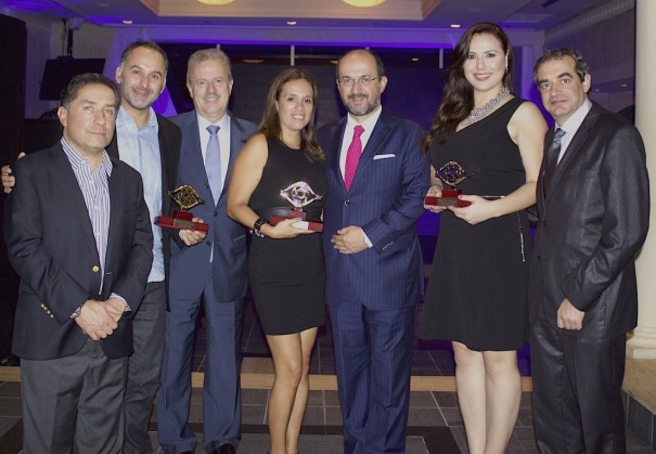 De izdfa. a dcha.: Juan Carlos Isaza (AIL), Felipe Gerdtzen (Mega) ,  Manuel Campo Vidal (AcademiaTV), Alicia Retto (Canal ATV), Darío Patiño (Ecuavisa), Carolina Mella (Ecuavisa) y Paco Moreno (AcademiaTV) en la entrega de los Premios Iris América