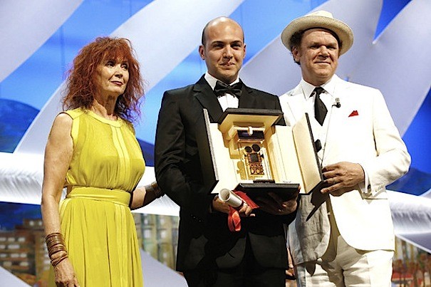 Sabine Azéma, César Augusto Acevedo y John C. Reilly - Caméra d'Or - La Tierra y la Sombra (Foto: AFP / Valery Hache / Festival de Cannes)