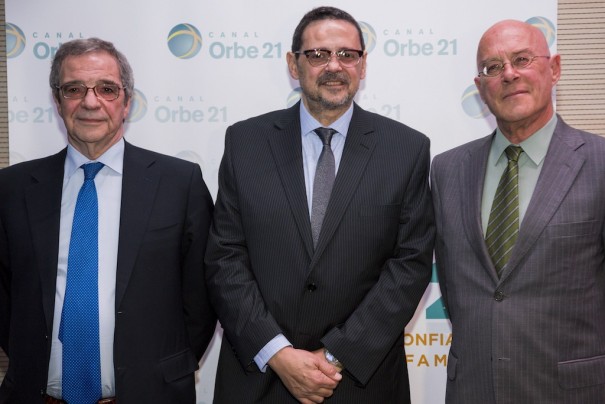  De izquierda a derecha, César Alierta, presidente de Telefónica, Julio Rimoldi, amigo personal del Papa y co fundador del Canal Orbe21 y Luis Ariño, director de New Media Y Contenidos de Telefónica.