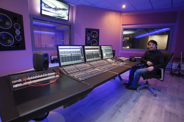 Lorenzo Cortés en su nuevo estudio con Yamaha Nuage