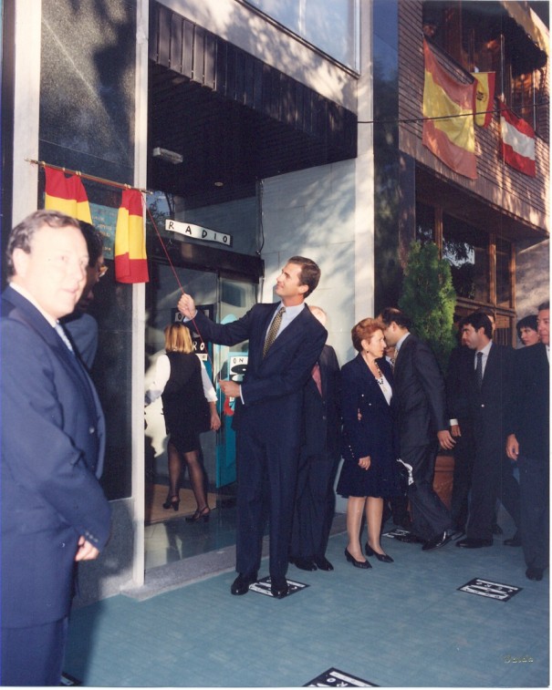 El Príncipe Felipe inaugura los estudios de Onda Cero en Madrid (1996)