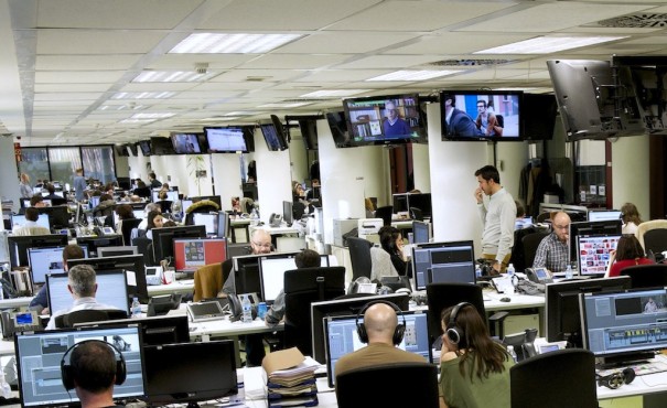 Redacción de informativos de Cuatro (Foto: Juan Naharro Giménez / Mediaset España)