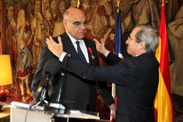 Alvador Alemany hat das Abzeichen eines Offiziers der Ehrenlegion Frankreichs erhalten