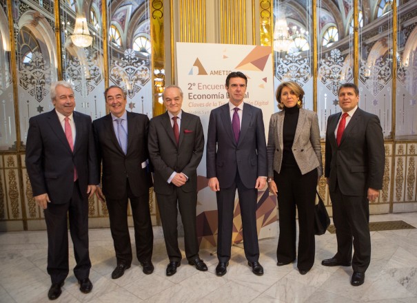 de izq. a dcha.: Antonio Zoido, presidente de la Bolsa de Madrid; Juan Rosell, presidente de la CEOE; José Manuel de Riva, presidente de AMETIC; José Manuel Soria, ministro en funciones de Industria, Energía y Turismo; Begoña Cristeto, Secretaría General de Industria y de la Pequeña y Mediana Empresa; Markus J. Beyrer, director general de BusinessEurope en el 2º Encuentro de Encuentro de Economía Digital (AMETIC)