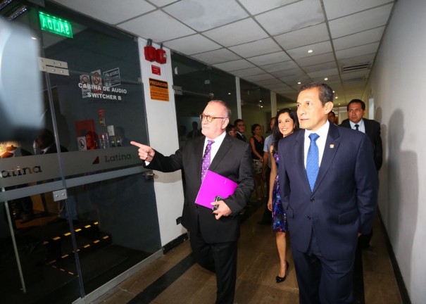 Le président de la République du Pérou, Ollanta Humala Tasso, inaugure le Centre international d'information de Latina Tv (Photo : Andina/Présidence du Pérou)