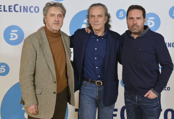 Manuel Rivas, José Coronado y Aitor Gabilondo en la presentación de ‘Vivir sin permiso’