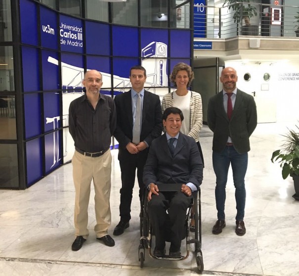 De izquierda a derecha: Ángel García Crespo, profesor de la UC3M y director del proyecto; Francisco J. Trigueros Molina, Presidente de FASOCIDE; Borja Fanjul, nuevo Director General de Políticas de Apoyo a la de Discapacidad del Ministerio de Sanidad, Servicios Sociales e Igualdad; Arancha Díaz-Lladó, Directora de Innovación Sostenible de Telefónica y Jesús Celada, subdirector general de Participación y Entidades Tuteladas de la Dirección General de Políticas de Apoyo a la Discapacidad en la presentación de PervasivesSUB