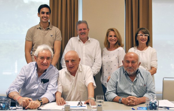 Jurado III Premio Concha García Campoy. Arriba: Lorenzo Díaz García-Campoy, Manuel Campo Vidal, Elena Sánchez, Teresa Pérez Alfageme; Abajo: Luis del Olmo, Fernando Navarrete y Pepe Carbajo.