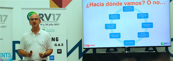 仮想現実天文台 2017 でのアレハンドロ ベガ (RTVE)