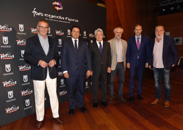 Inauguración del IV Foro (de izda a dcha.): Fernando Rodríguez Lafuente, Director Académico; Oscar Graefenhain, Director General del ICAA; Enrique Cerezo, Presidente de EGEDA; Luis Cueto, Coordinador General del Ayuntamiento; Miguel Ángel Benzal, Director General de EGEDA; y Adrián Solar, Presidente de FIPCA