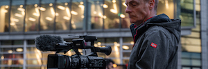 ITV News は、ソニーのビデオカメラとマイクを使用してニュース制作を改善します