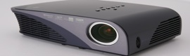 LG HS200, un elegante proyector LED de 200 lúmenes 