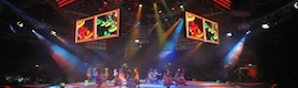 Baile de pantallas LED suspendidas en el aire con Kinesys