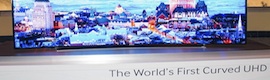 Samsung presenta en CES 2014 su mayor televisor curvo en Ultra Alta Definición