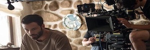 ARRI Alexa と RED Epic で撮影されたこのシリーズの「Refumiados」で、Deluxe Spain が独特の雰囲気を作り出しています