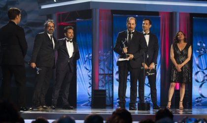 Alvaro Augustin y equipo 'Un monstruo viene a verme' (IV Premios Platino)