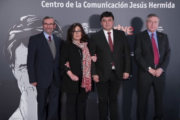 Firma del convenio de colaboración entre el Centro de Comunicación Jesús Hermida de, el Ayuntamiento de Huelva y Radiotelevisión Española.