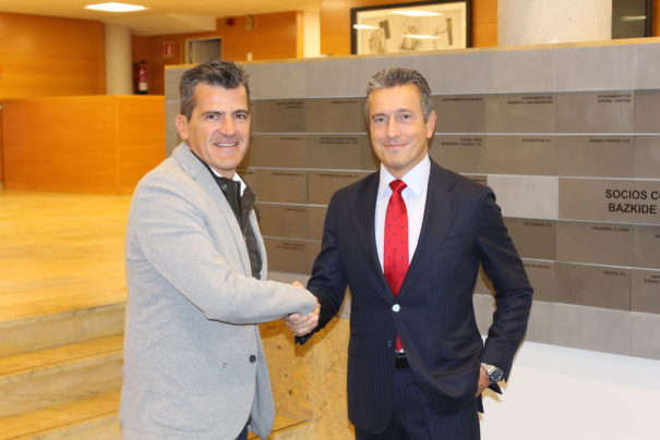 Iñaki San Sebastián, CEO de TECNALIA (izda) y Juan Ignacio Sanz, director general y consejero delegado de Ibermática (dcha)