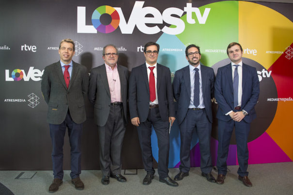 Presentación LovesTv. De izda. a dcha.: Albert Cuatrecasas (Cellnex), Pere Vila (RTVE), Eugenio Fernández (Mediaset), Arturo Larrainzar (Atresmedia) y Jorge Planes (PWC).
