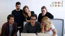 Daniel Écija, el creador de La Valla, e Inés París, productora ejecutiva, junto a Jorge Valdano, Iris Rodríguez y los alumni de la ECAM Clara Botas y Roberto Martín Maiztegui, equipo de guion de la serie.