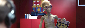 An alien sneaks into the Barça locker room