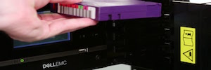 La colaboración entre la tecnología ATTO y Dell EMC permite la conexión de las bibliotecas de cintas LTO SAS a las redes Ethernet
